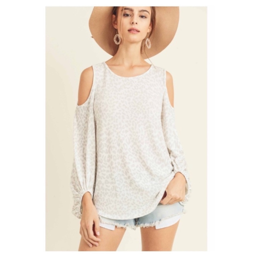 New Gray/Ivory Leopard Print ColdShoulder Top With Balloon Sleeves,Hi/Low Hem